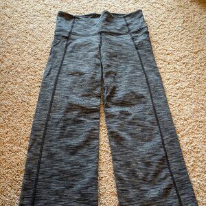 Athleta Capri leggings black and grey striped size XS